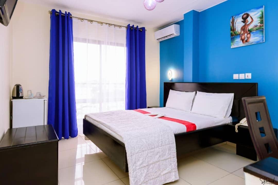 Serena Hotel Douala Exterior photo