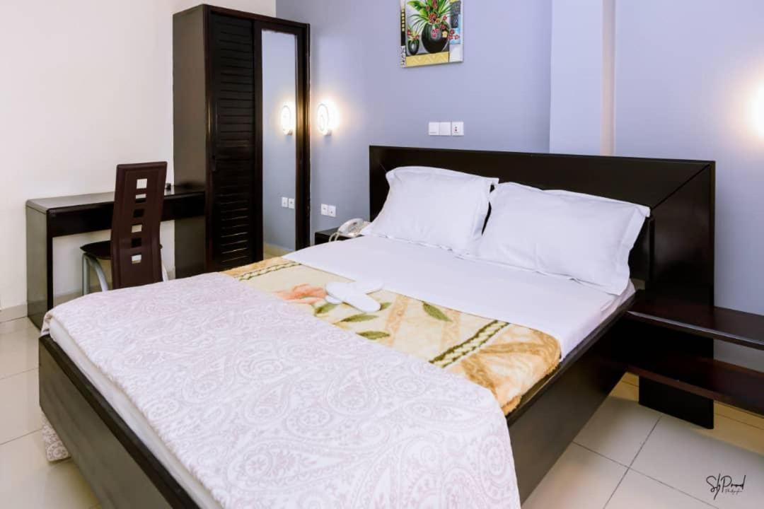 Serena Hotel Douala Exterior photo