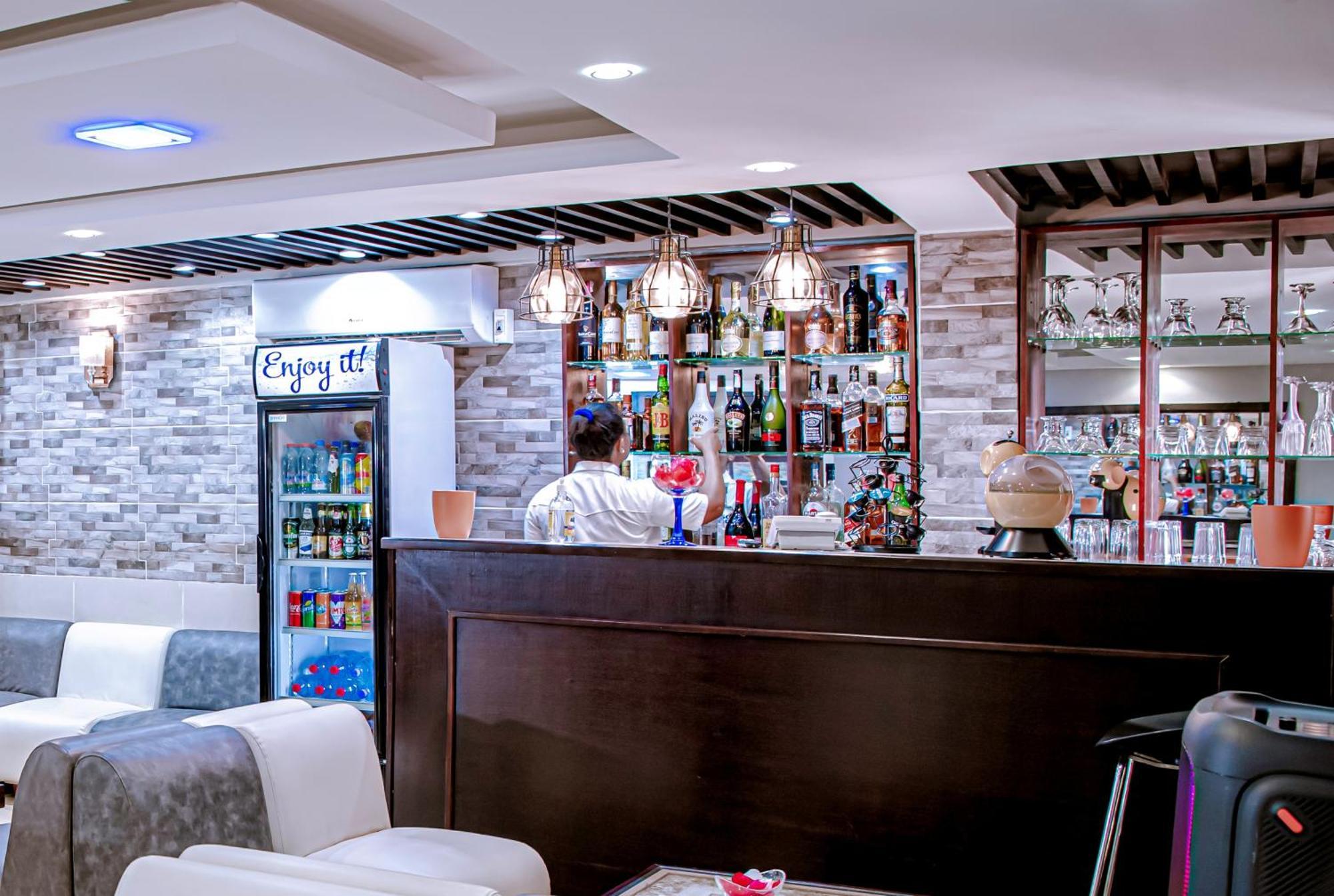 Serena Hotel Douala Exterior photo